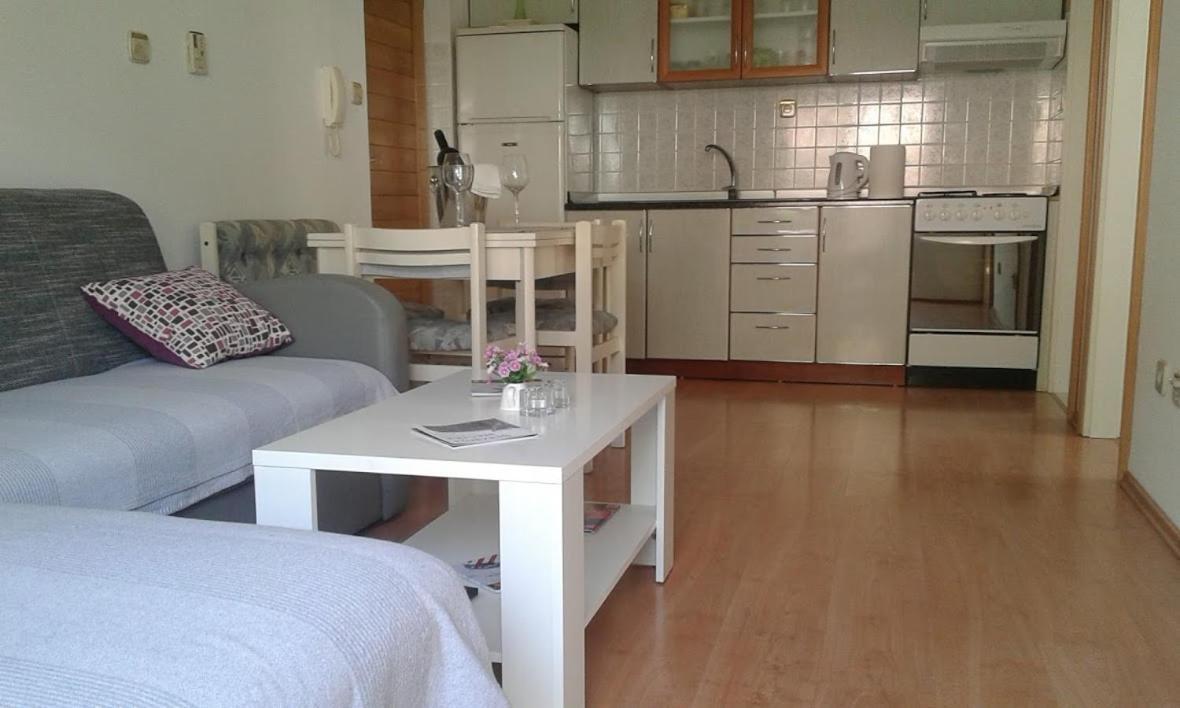 Apartman Loza Klek Esterno foto